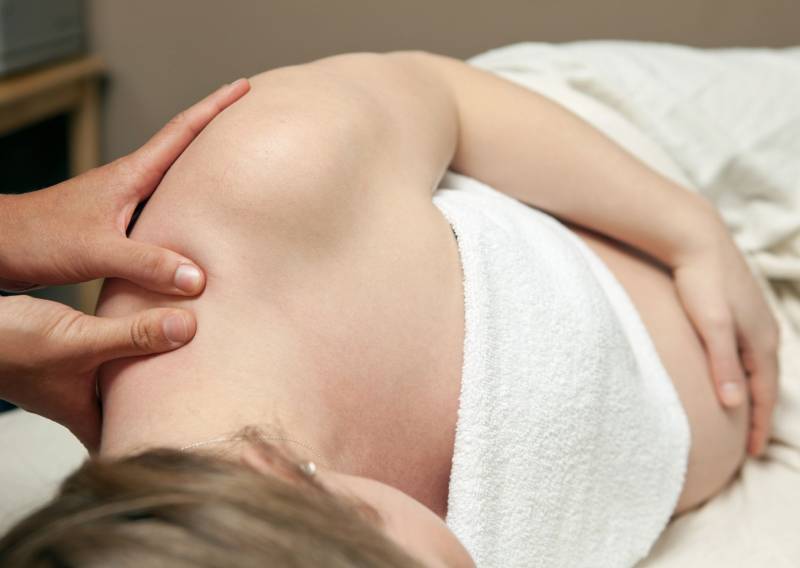 Le massage femme enceinte en toute sécurité à domicile pour détendre les muscles et soulager les douleurs articulaires à Bordeaux est un soin personnalisé, conçu pour soulager les douleurs physiques et favoriser la détente, tout en garantissant sécurité e